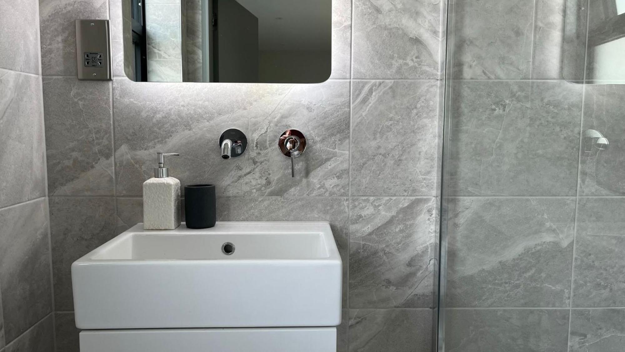 Amazing Single For A Single Travel Near Nothing Hill Guest house