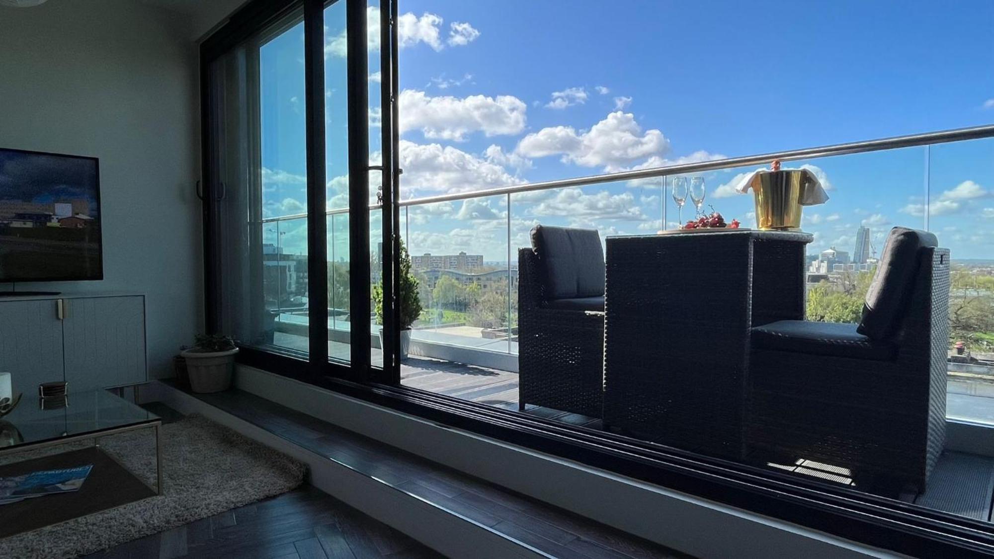 Amazing Single For A Single Travel Near Nothing Hill