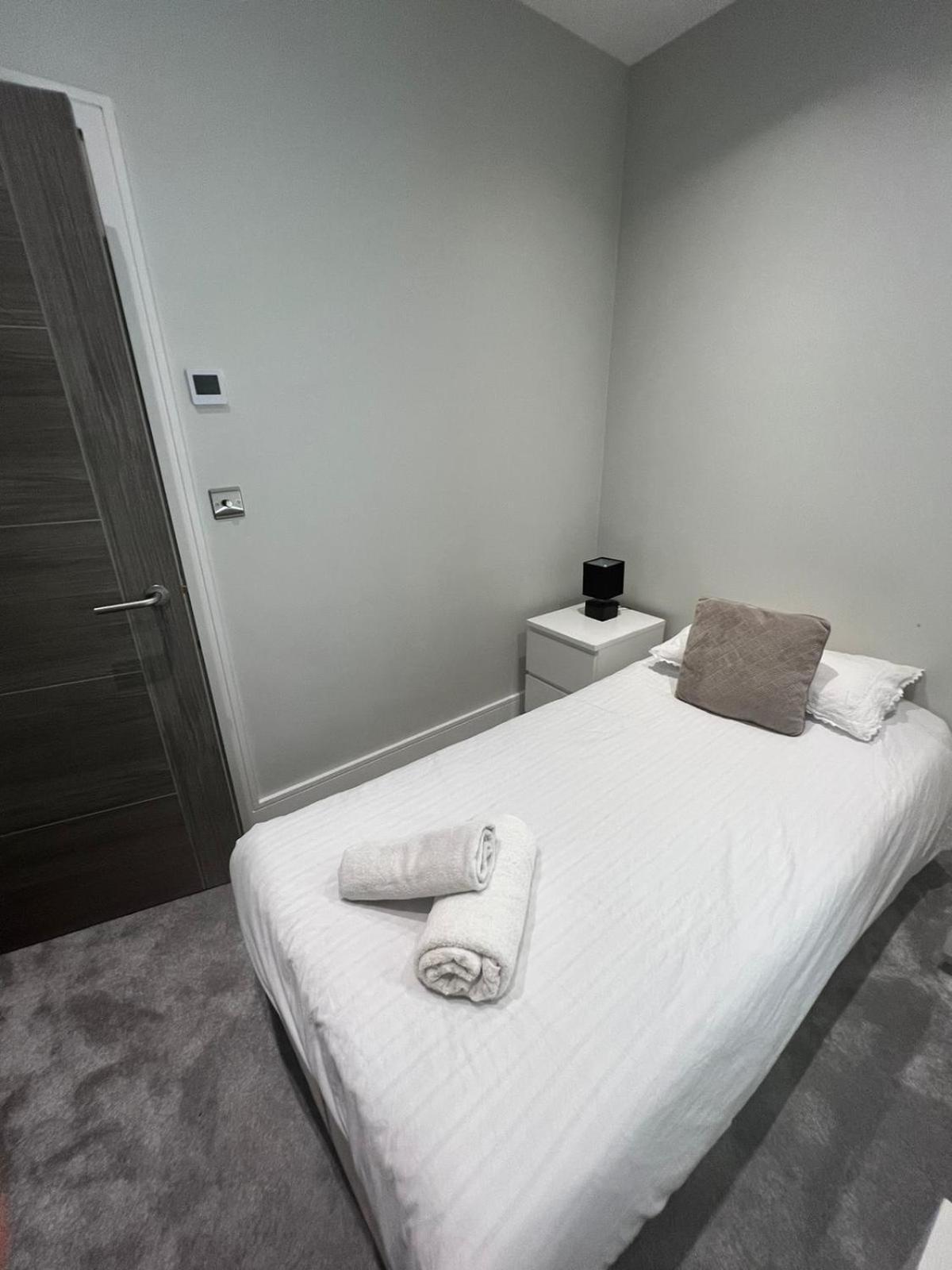 Amazing Single For A Single Travel Near Nothing Hill