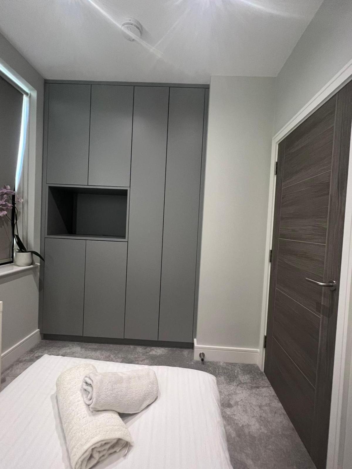 Guest house Amazing Single For A Single Travel Near Nothing Hill London